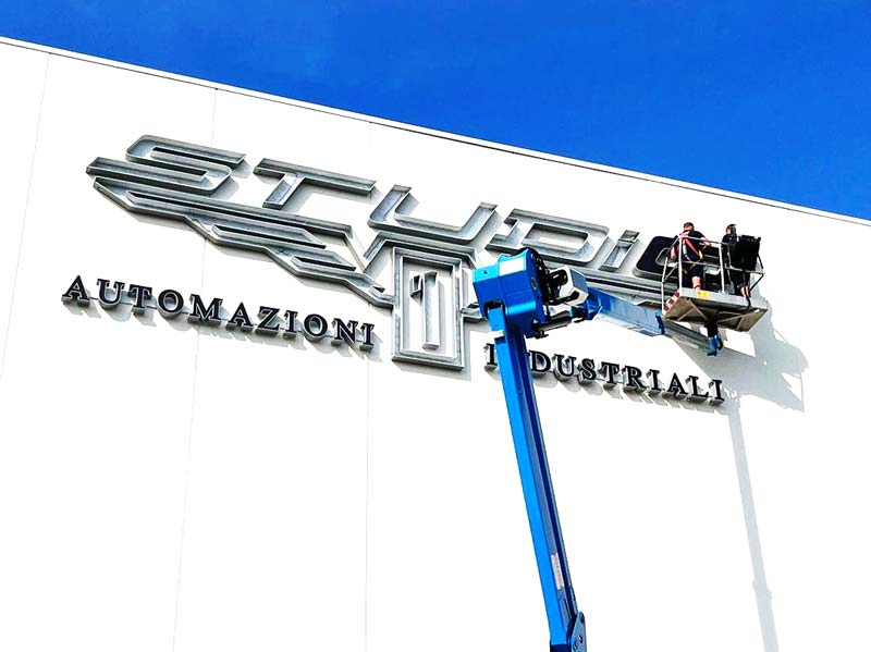 Studio 1 Automazioni Industriali - Insegna luminosa di grande formato a lettere scatolate