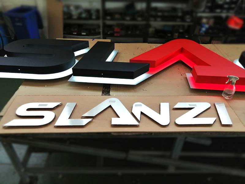 Slanzi Oleodinamica - Insegna retroilluminata in alluminio scatolato