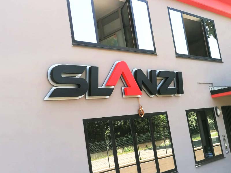 Slanzi Oleodinamica - Insegna retroilluminata in alluminio scatolato