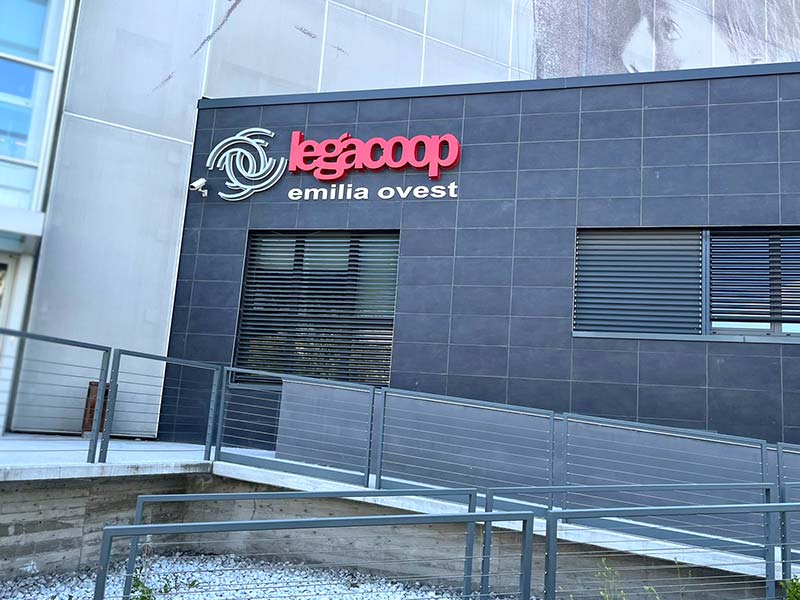 Lega Coop - Insegna scatolata retroilluminata in alluminio
