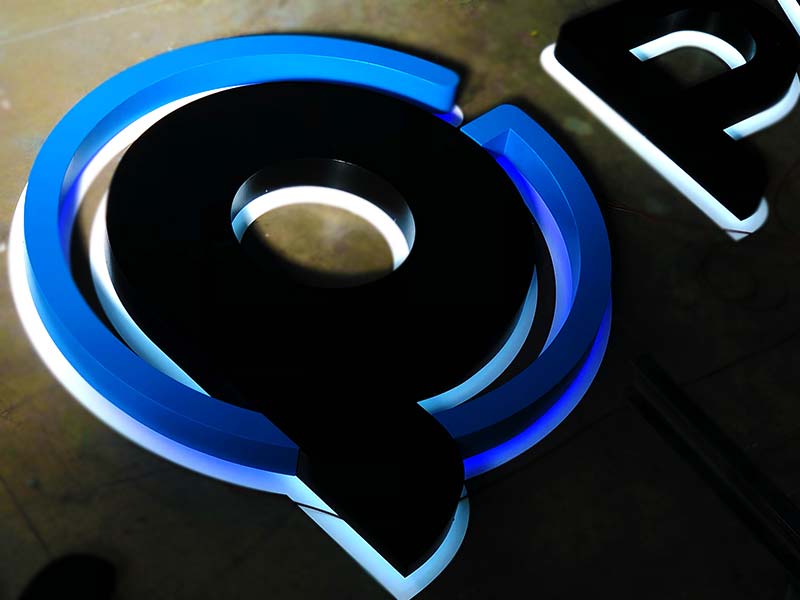 Pavani Group - Insegne a lettere scatolate retroilluminate a led
