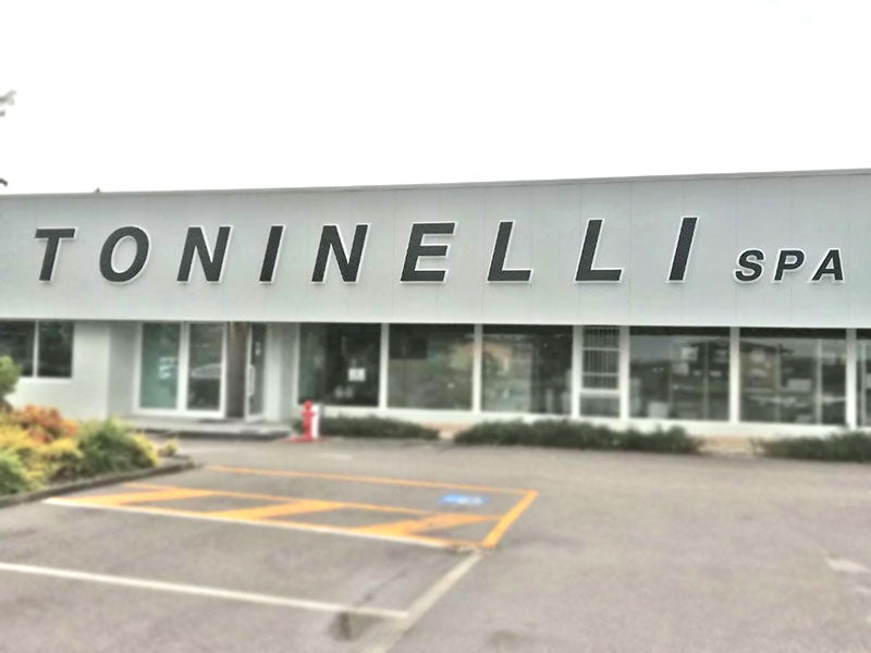 Toninelli - Insegna luminosa a lettere scatolate con luce riflessa