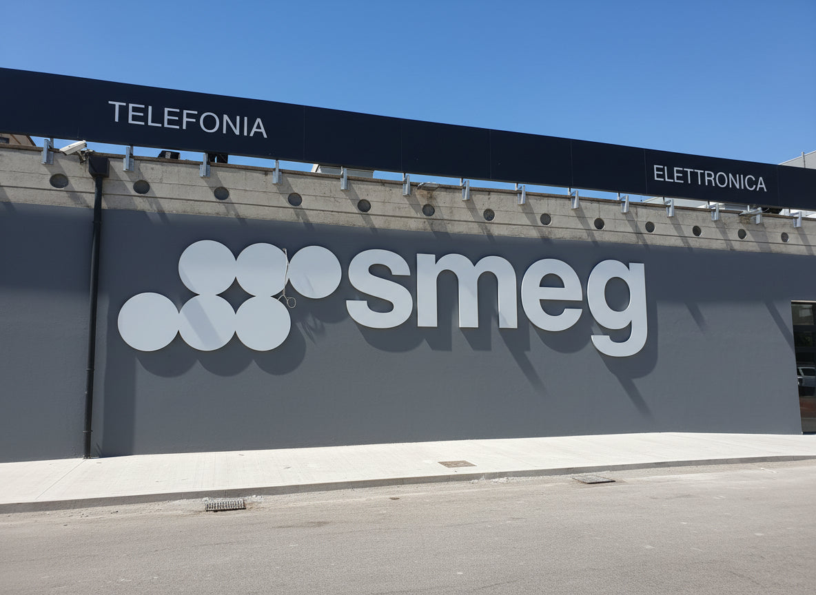 insegna esterna a lettere 2D in alluminio Smeg
