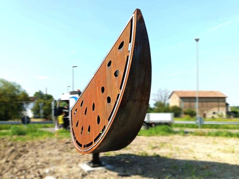 insegna in corten per rotatoria novellara