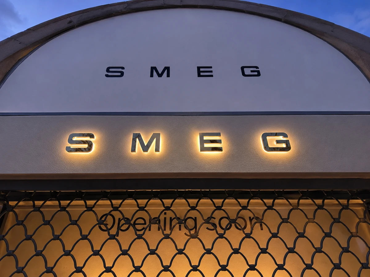 Insegne luminose artigianali per Smeg