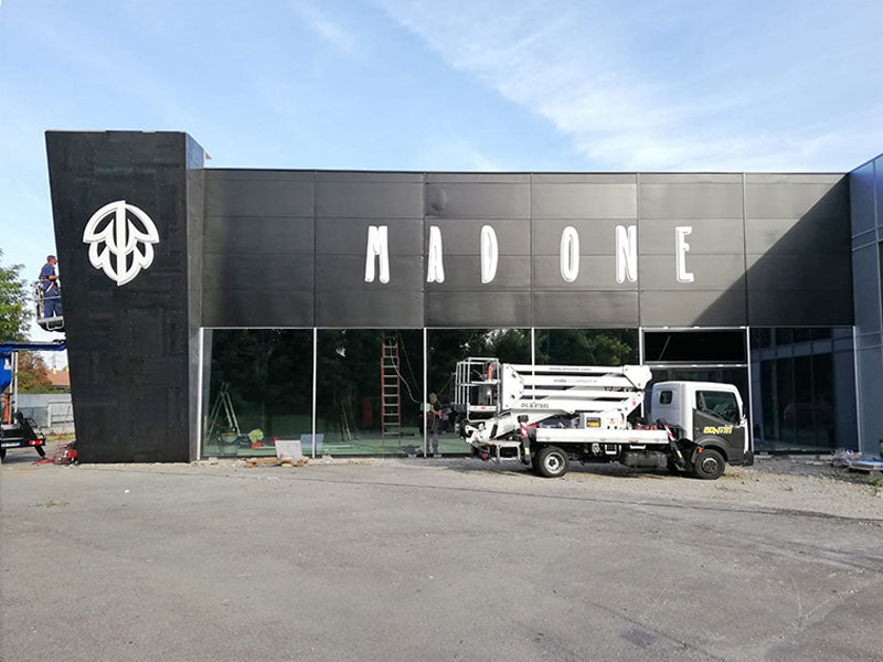 Mad One - Insegna luminosa retroilluminata