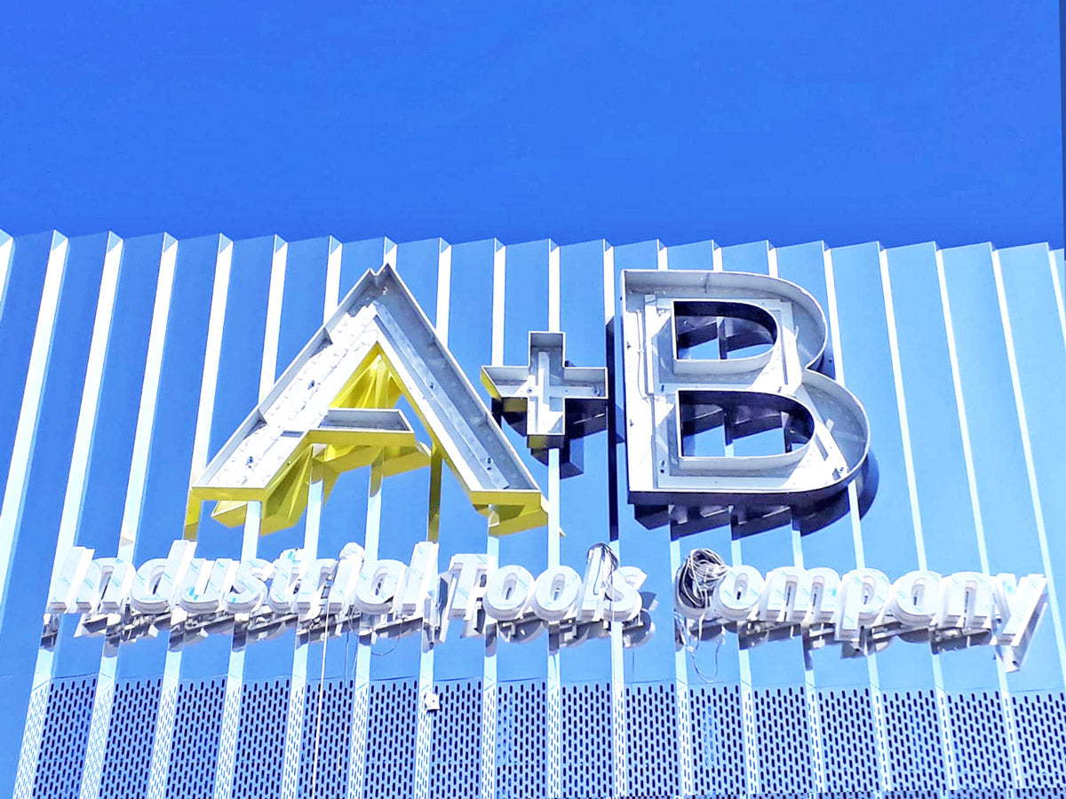 A+B Link - Insegna luminosa a lettere scatolate in alluminio a luce diretta