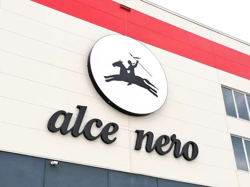 Alce nero - Insegna luminosa a lettere scatolate e telo tensionato.