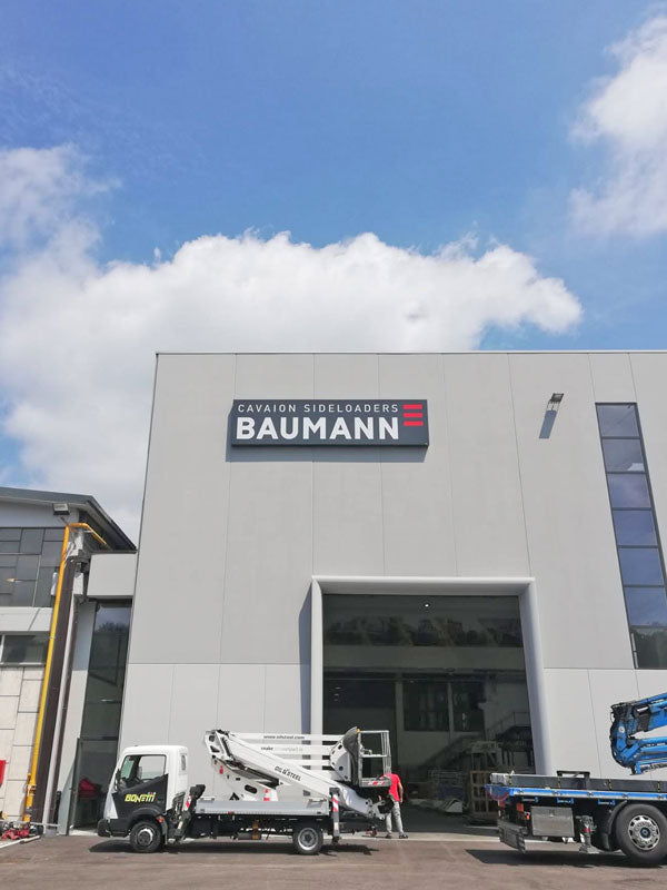 insegna luminosa di grande formato baumann spa verona