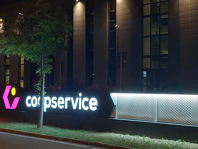 insegna luminosa e recinzione coopservice reggio emilia