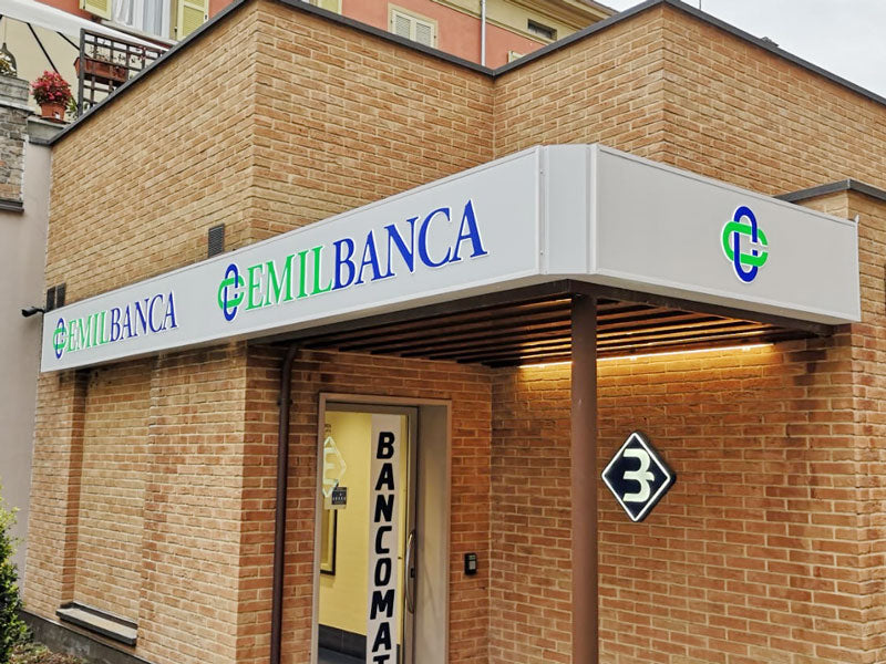 nsegna luminosa emilbanca parma