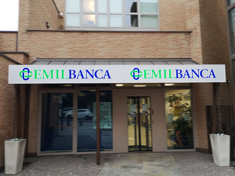 insegna luminosa emilbanca parma
