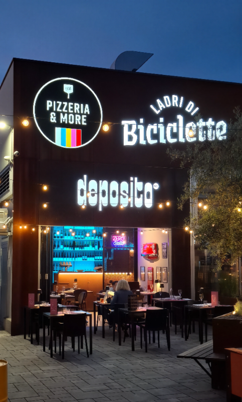 insegna luminosa ladri di biciclette pizzeria reggio emilia
