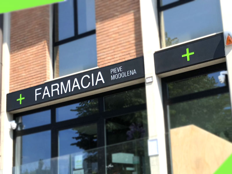 insegna luminosa metallo traforato farmacia pieve modolena