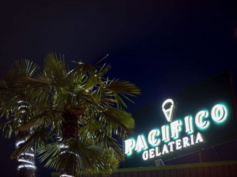 insegna luminosa pacifico gelateria reggio emilia