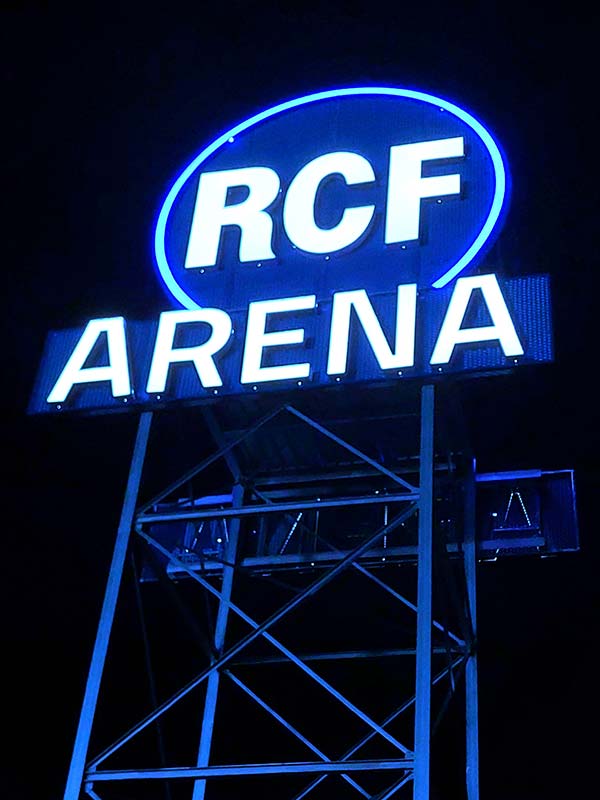 Rcf - Insegna luminosa di grande formato per esterni