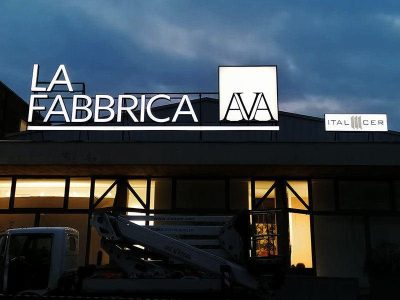 insegna luminosa scatolare a led la fabbrica spa ravenna