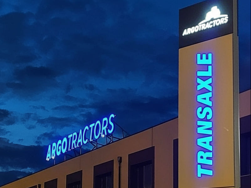 insegna luminosa scatolare argo tractors fabbrico