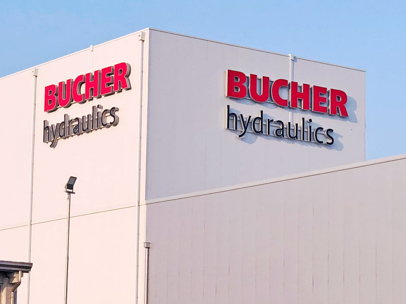 insegna luminosa scatolare di grande formato bucher hydraulics reggio emilia