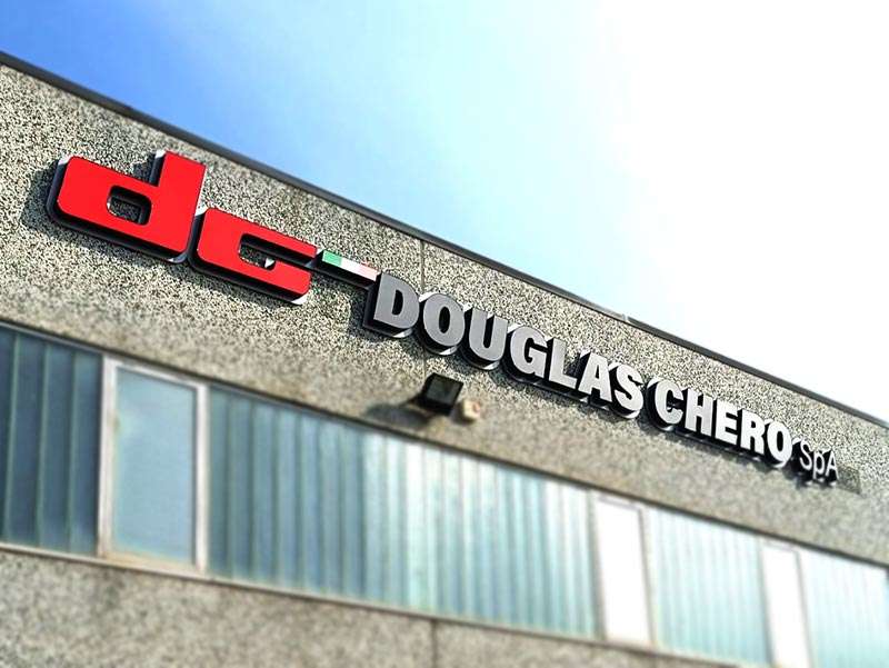 insegna luminosa scatolare douglas chero piacenza