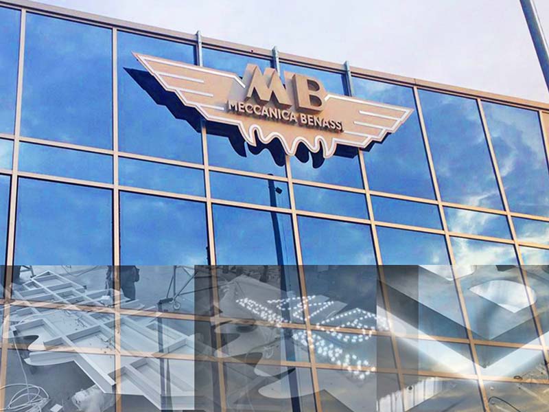 insegna retroilluminata acciaio inox meccanica benassi ferrara