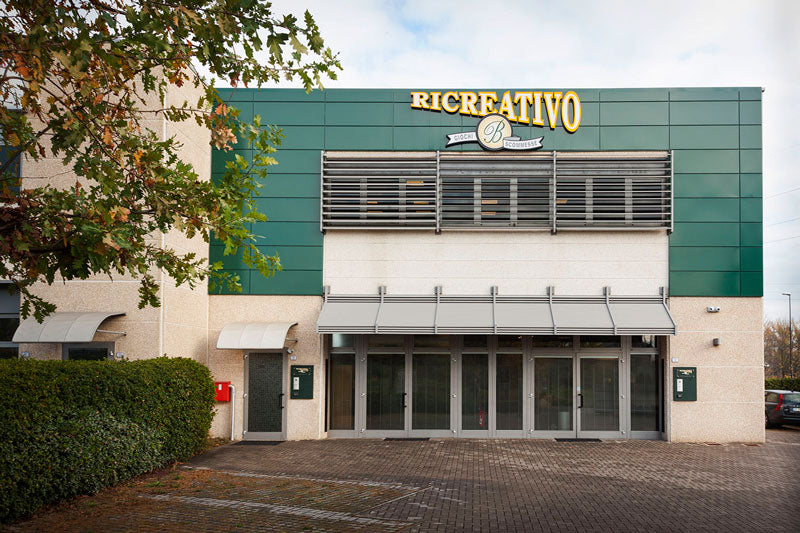 insegna scatolare e rivestimento facciata ricreativo b reggio emilia