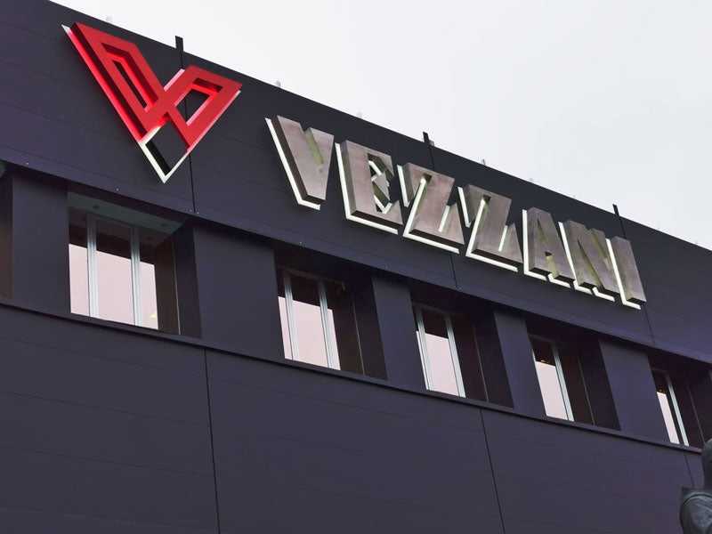 insegna scatolare retroilluminata acciaio inox vezzani spa reggio emilia