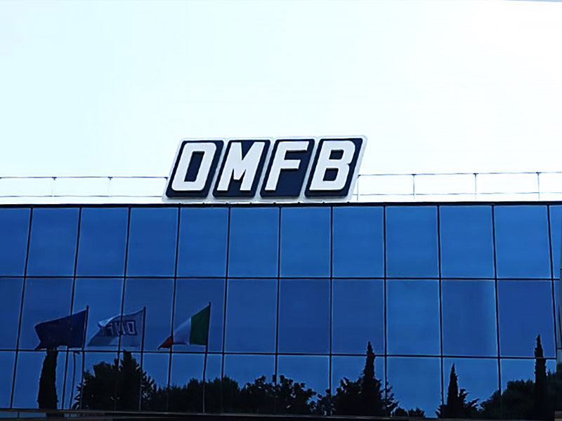 insegna aziendale luminosa a lettere scatolate omfb brescia