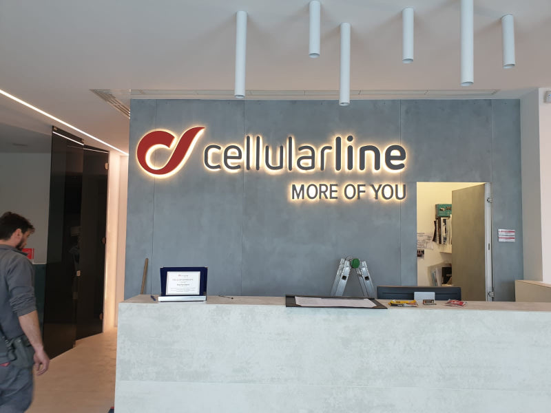 insegna luminosa per interni con led a luce caldacellular line reggio emilia per 