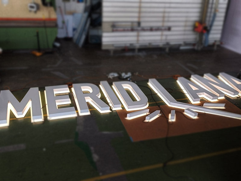 Meridiana Centro Commerciale - Insegne luminose a lettere scatolate a luce riflessa
