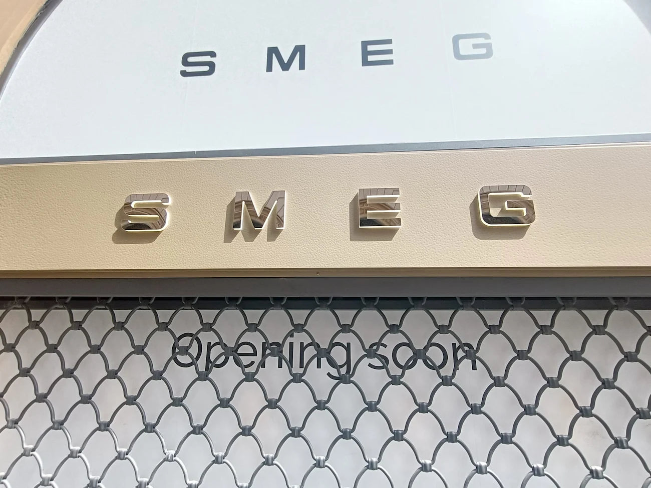 Insegne luminose artigianali per Smeg