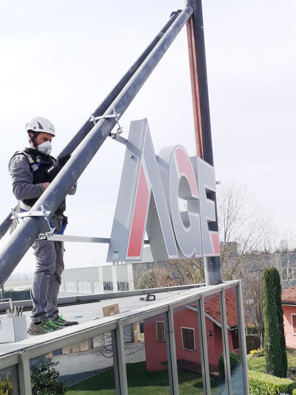 installazione insegna a lettere scatolari age srl mantova