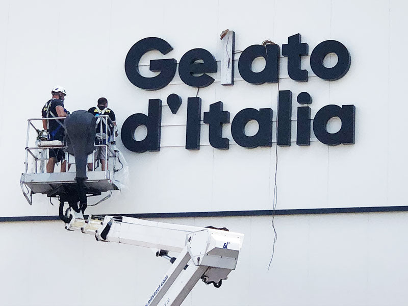 installazione insegna luminosa gelato d'italia reggio emilia