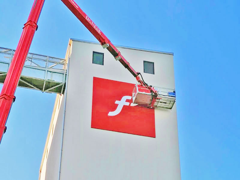 installazione insegna opaca di grande formato molino pasini spa mantova