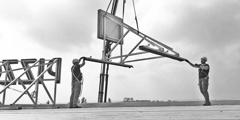 installazione insegna pizzola autoricambi fidenza