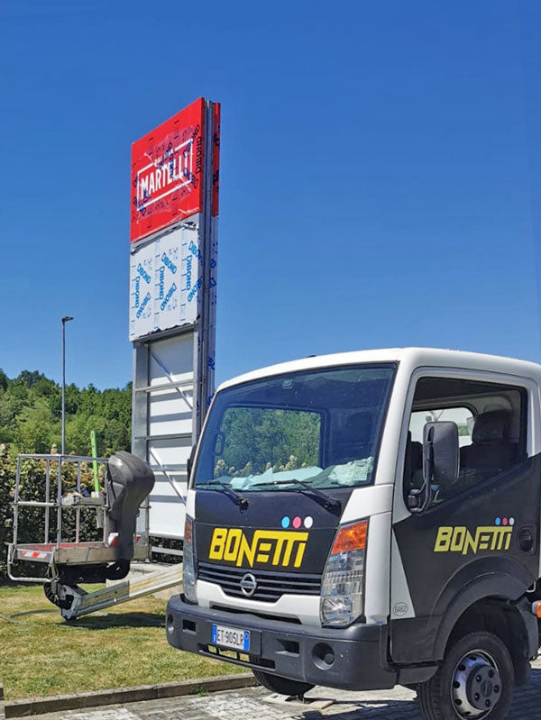 installazione totem aziendale modulare martelli spa mantova