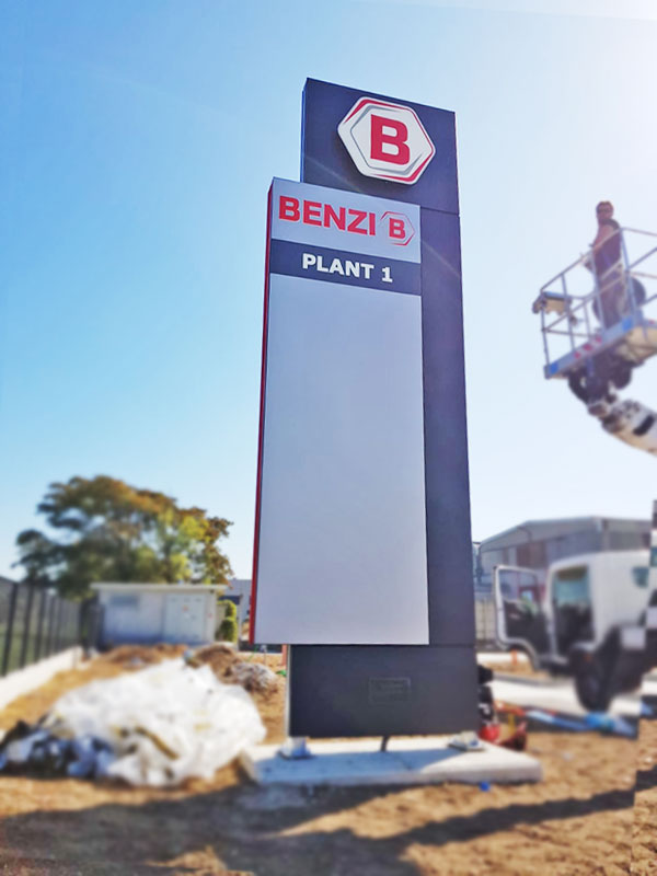 installazione totem luminoso benzi e diterlizi srl milano