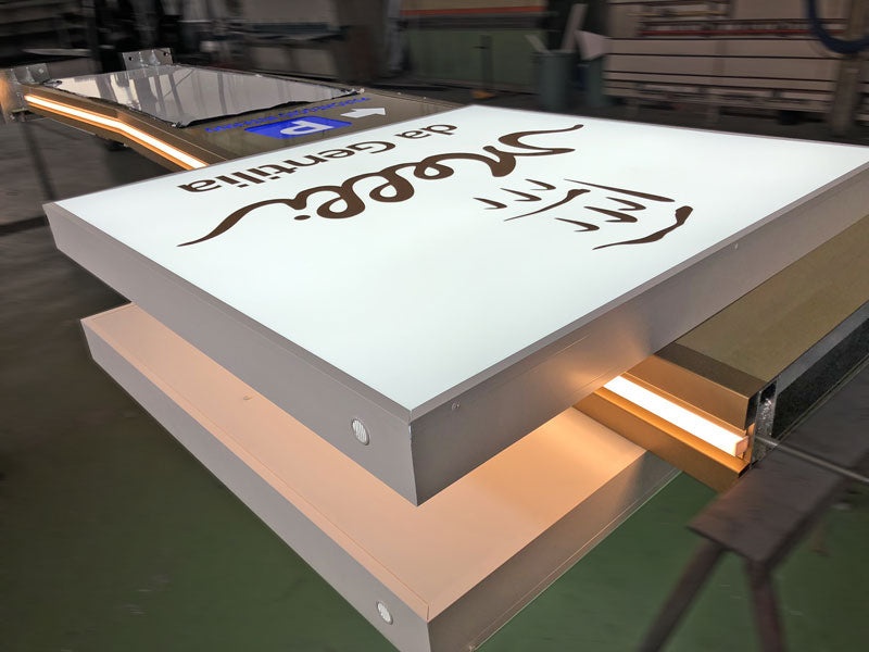 Melli da Gentilia - Totem luminoso customizzato