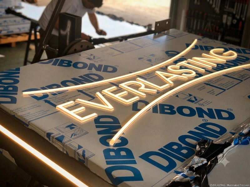 particolare produzione logo in plexi massello luminoso per totem aziendali everlasting varie sede di suzzara