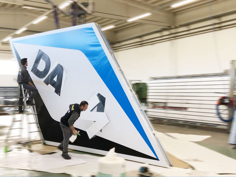 produzione insegna dana cuneo