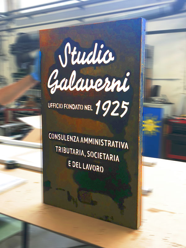 produzione insegna luminosa corten studio galaverni reggio emilia