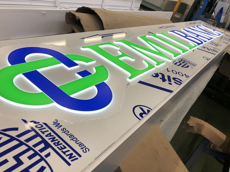 produzione insegna luminosa emilbanca parma