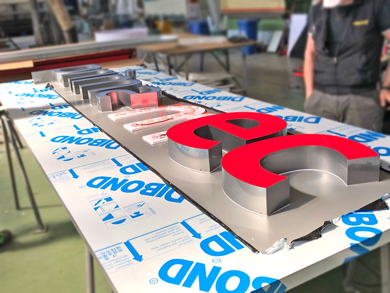 produzione insegna luminosa prima mec bologna