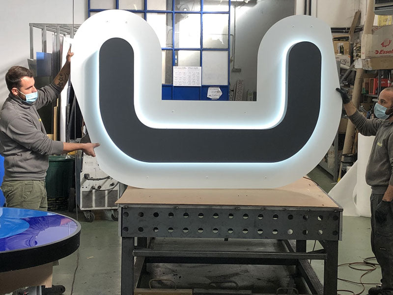 produzione insegna scatolare retroilluminata autolift pegognaga