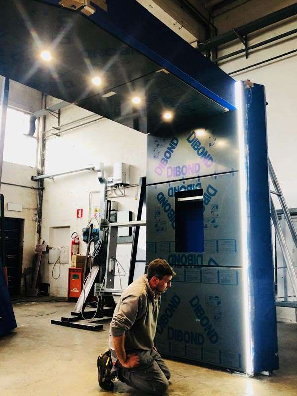 produzione pensilina luminosa bronzoni motori reggio emilia