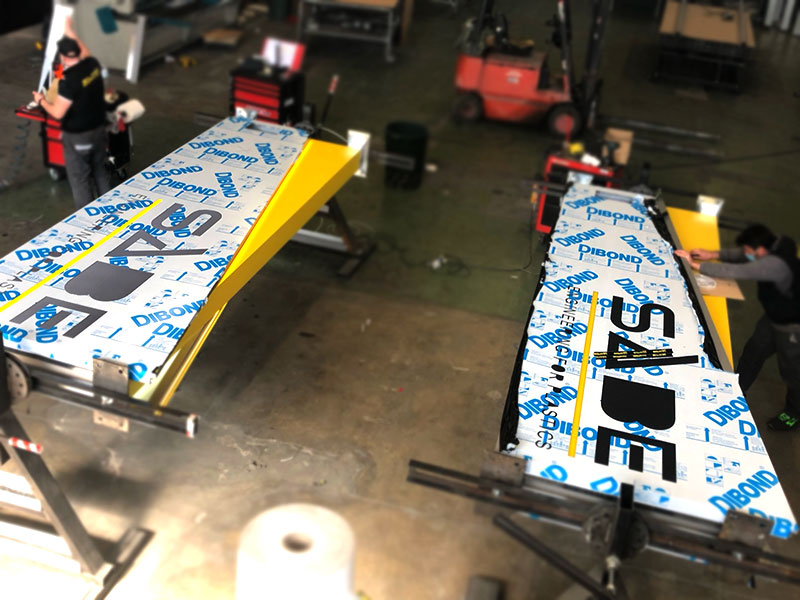 produzione totem aziendale luminoso sabe srl correggio