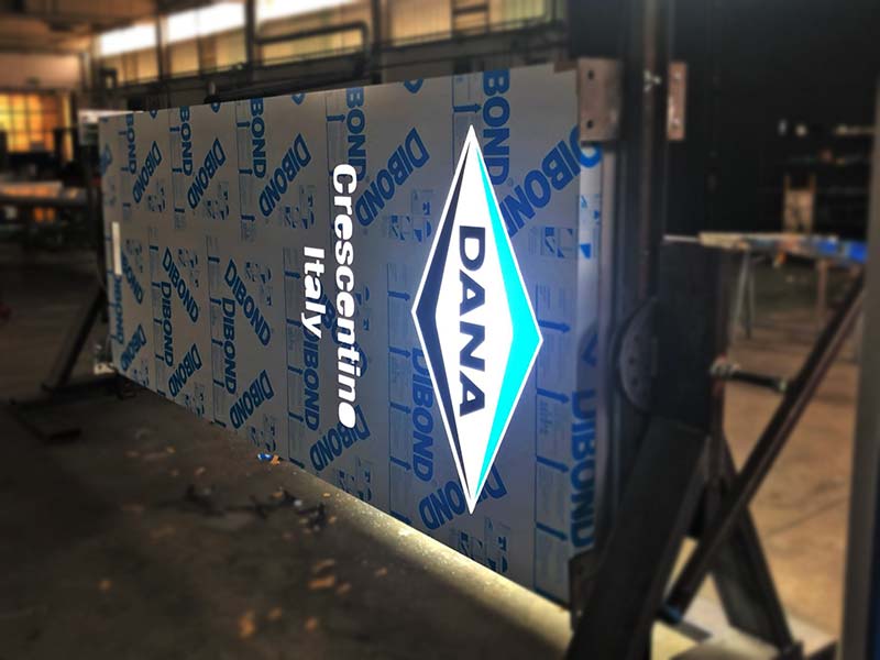 produzione totem luminoso alluminio dana vercelli