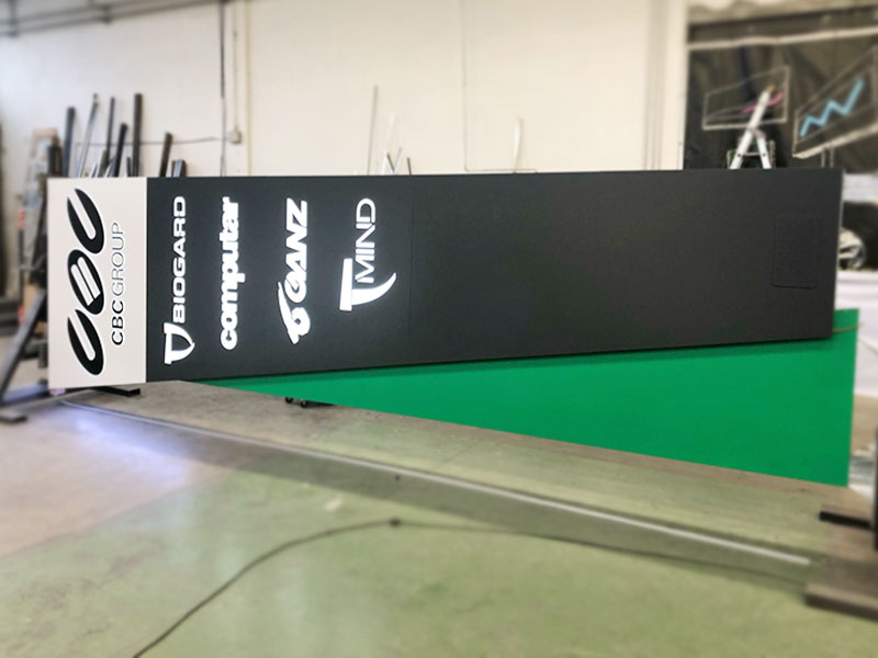 produzione totem luminoso aziendale cbc group bergamo