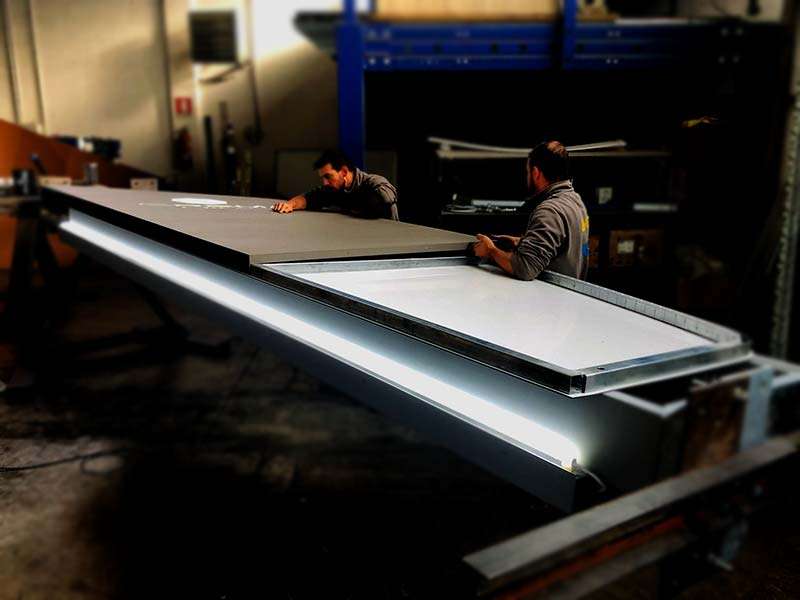 produzione totem luminoso aziendale crema outdoor padova