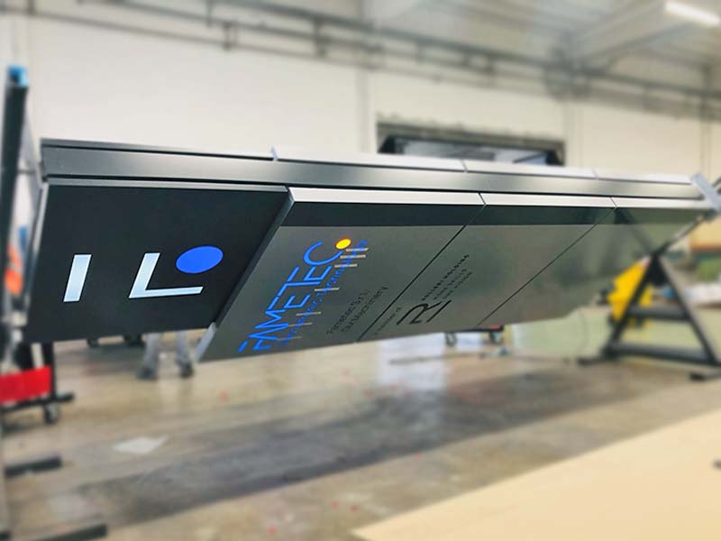 produzione totem luminoso aziendale fametec rolleri spa piacenza
